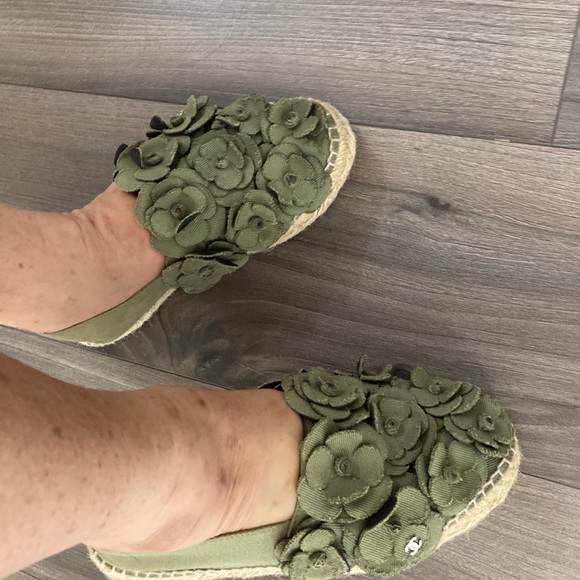 Authentic Chanel khaki green espadrilles - Picture 3 of 5